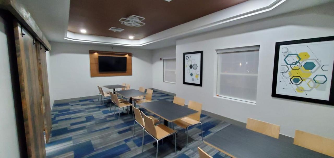 Holiday Inn Express & Suites Williamsburg By Ihg Buitenkant foto