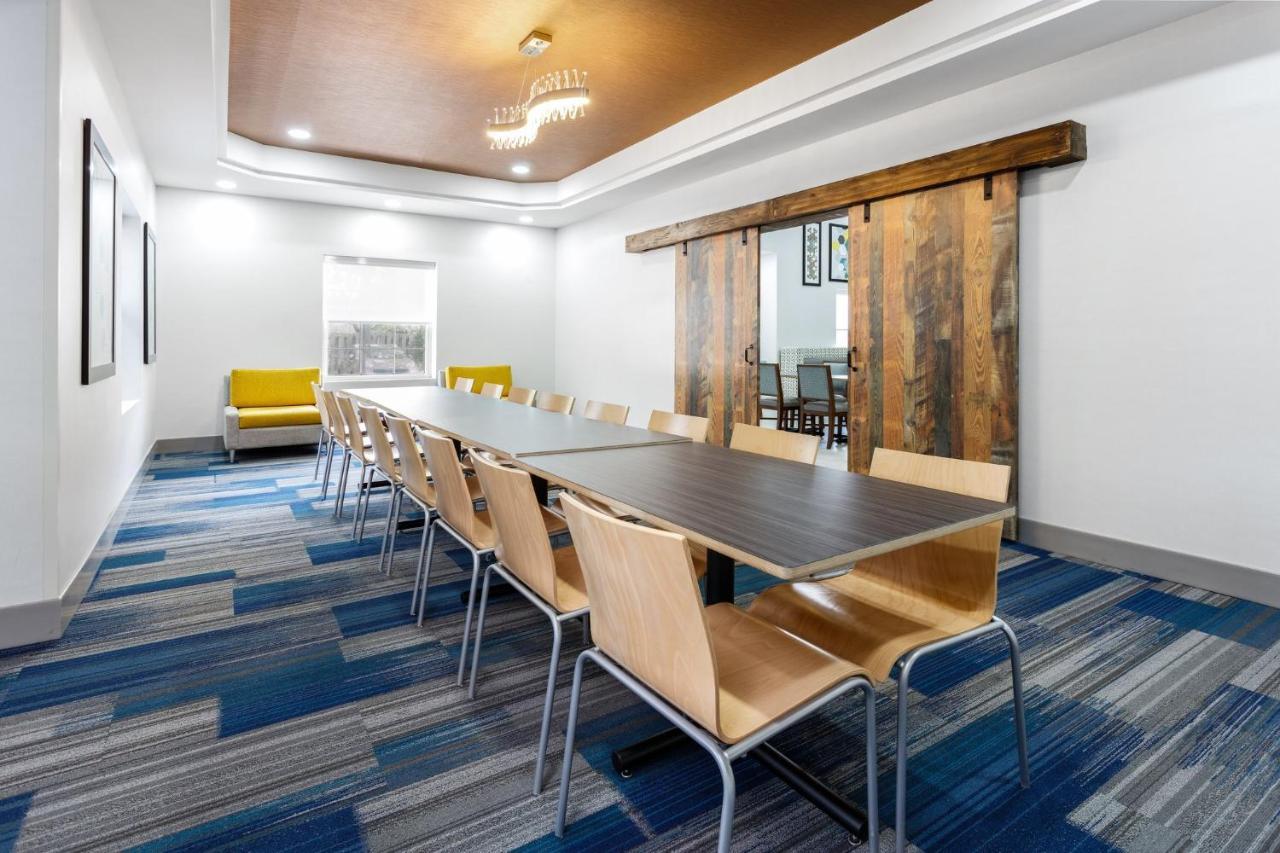 Holiday Inn Express & Suites Williamsburg By Ihg Buitenkant foto