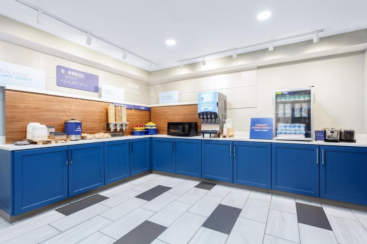 Holiday Inn Express & Suites Williamsburg By Ihg Buitenkant foto