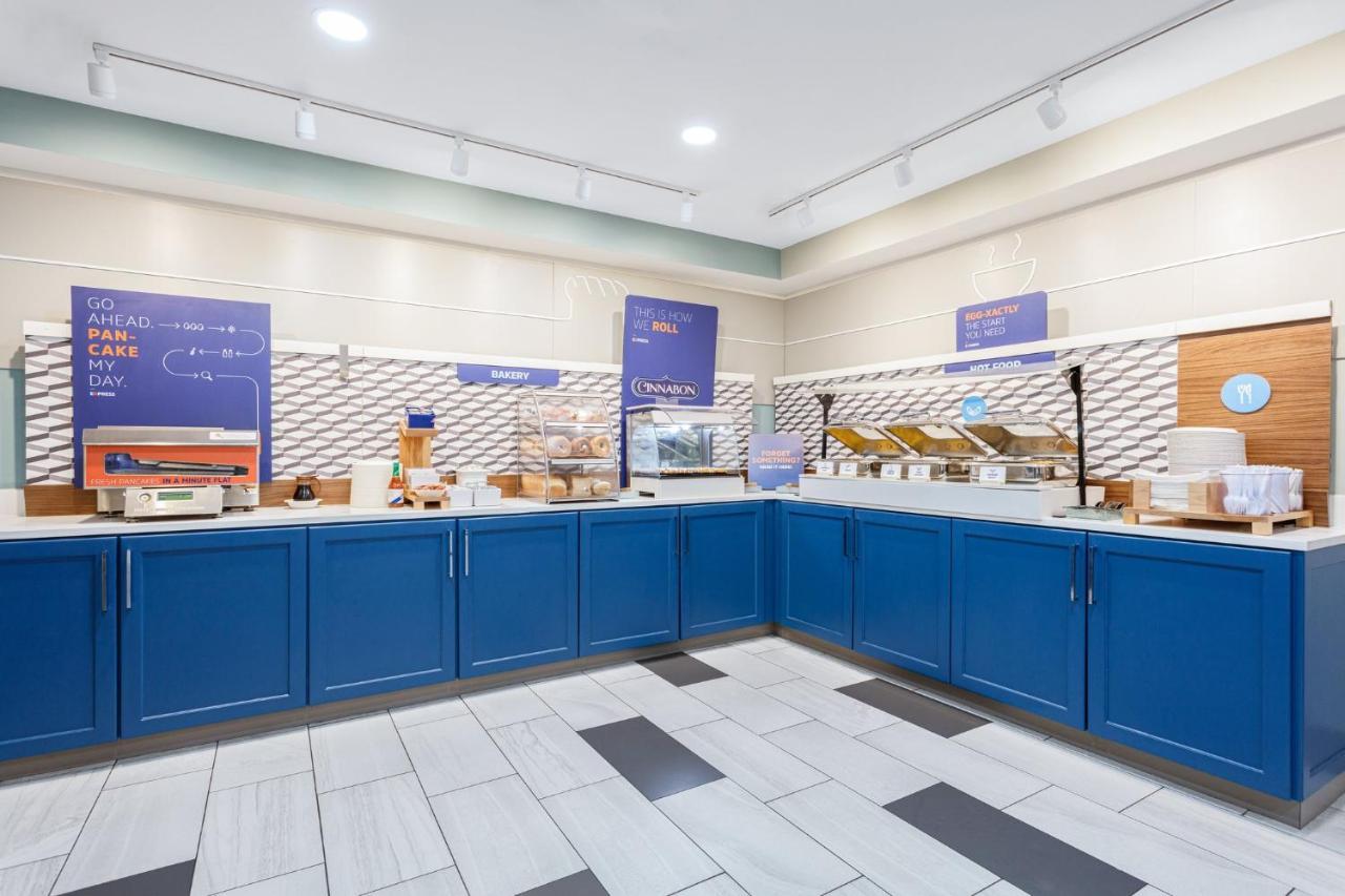 Holiday Inn Express & Suites Williamsburg By Ihg Buitenkant foto